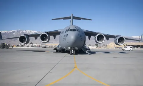 Директор ЦРУ прилетів до Москви на військовому C-17: що відомо