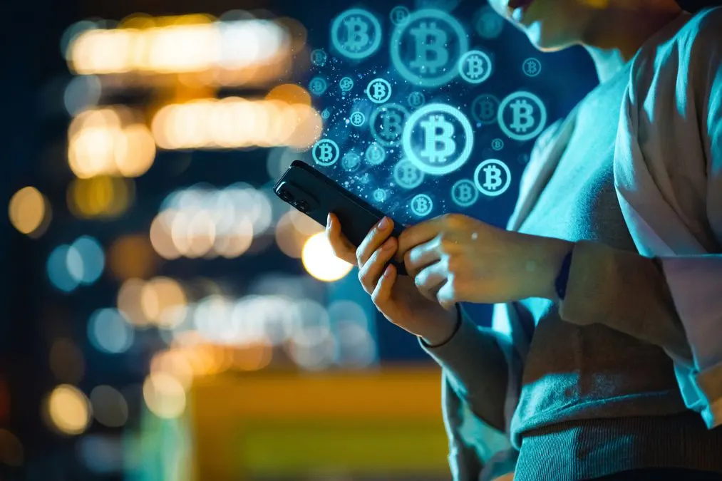 Біткоїн на старті тижня: падіння, ETF-припливи та очікування ринку