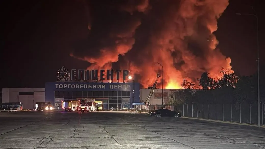 У Запоріжжі дрон РФ влучив у «Епіцентр»: що відомо про наслідки