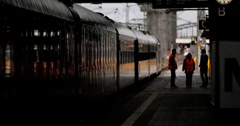 «Якби я була Гітлером»: у метро Гамбурга жінка накинулася на українок
