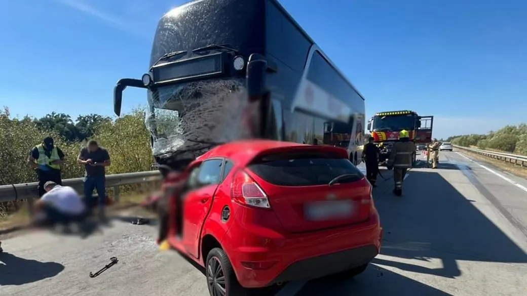 ДТП на Житомирщині: автобус міжнародного сполучення зіткнувся з легковиком, двоє загиблих