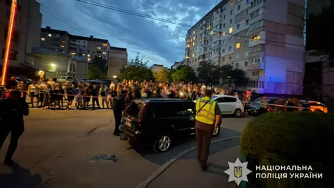У Тернополі напад на ТЦК: люди потрощили авто та забрали речі військового