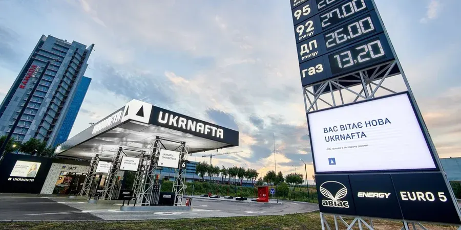 Укрнафта і WOG підняли ціни на пальне: скільки коштує літр
