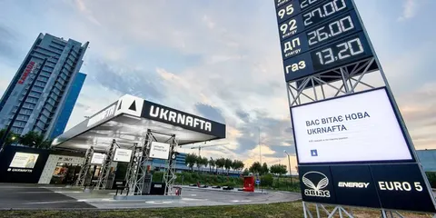 Укрнафта і WOG підняли ціни на пальне: скільки коштує літр