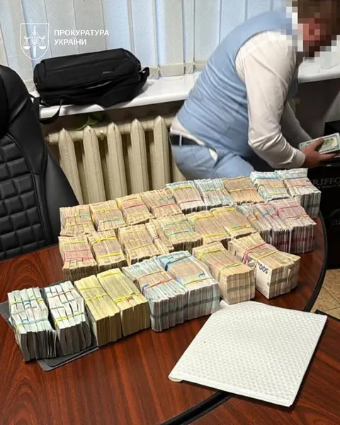 Конвертаційний центр на 23,5 млрд: БЕБ і ОГП провели 50 обшуків у трьох містах