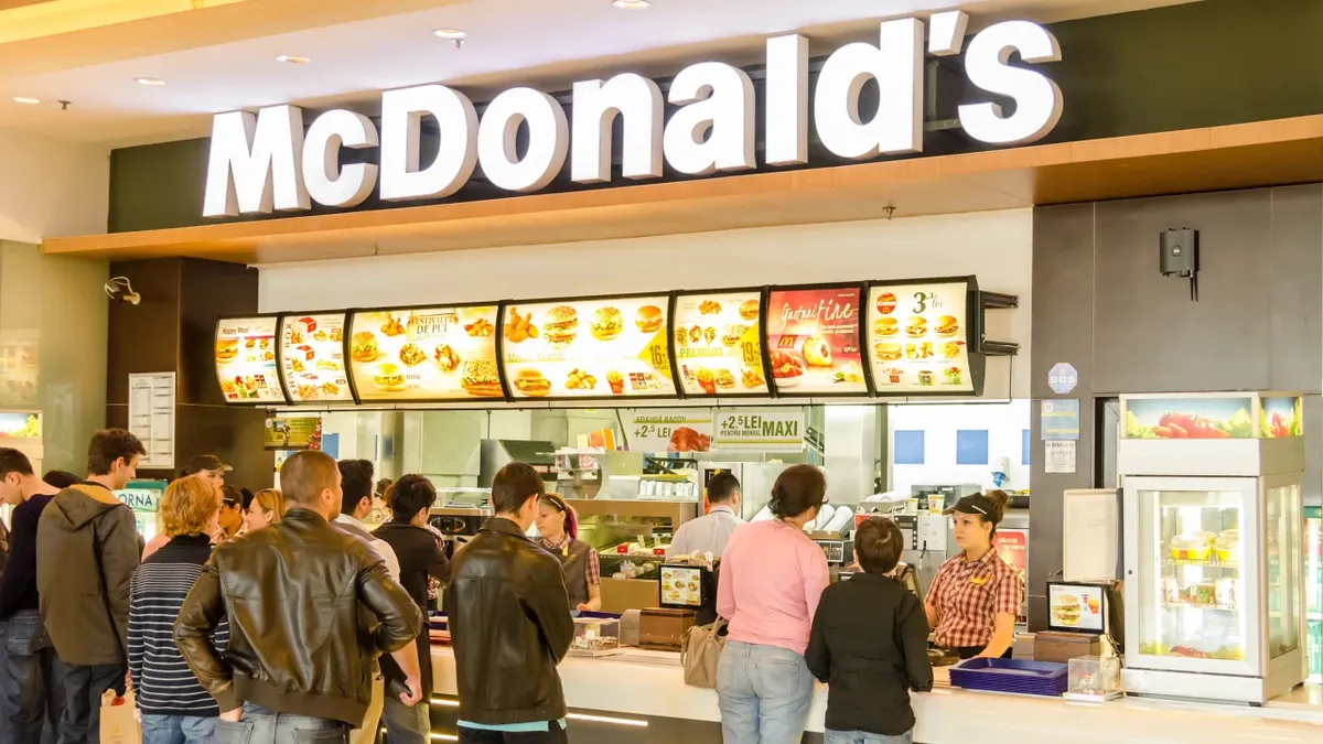 McDonald’s в Україні скорочує меню: через повітряні тривоги збивається логістика