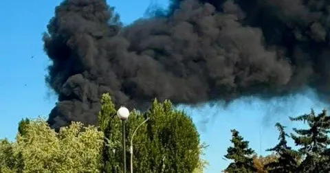 Удар по Павлограду: росіяни влучили в торговельний центр, є постраждалі