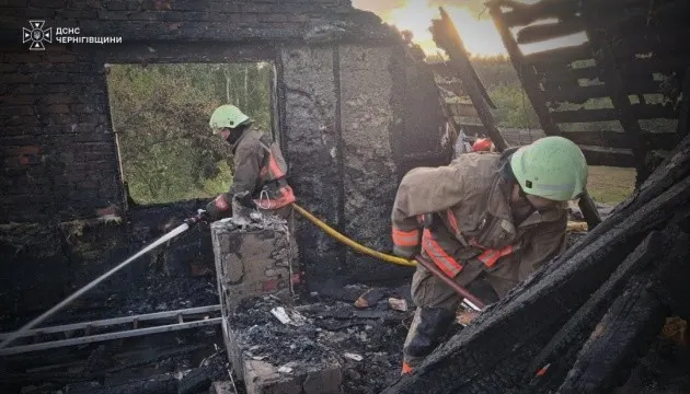 Обстріли Чернігівщини: 11 поранених, пошкоджені адмінбудівля і магазин