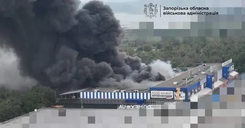 Удар по Запоріжжю: росіяни поцілили у торговельний центр, є постраждала