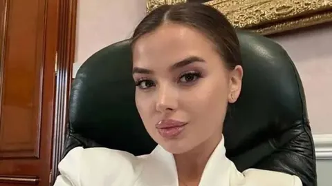 24-річна юристка з Одеси пояснила в суді, звідки в неї дорогі прикраси