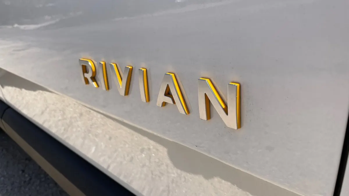 Rivian відкликає майже 99 тисяч електромобілів: винні камери заднього виду