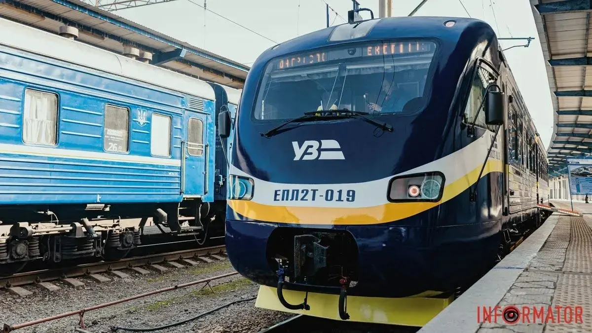 Потяг із Лозової до Львова запізнився майже на 11 годин: що відомо