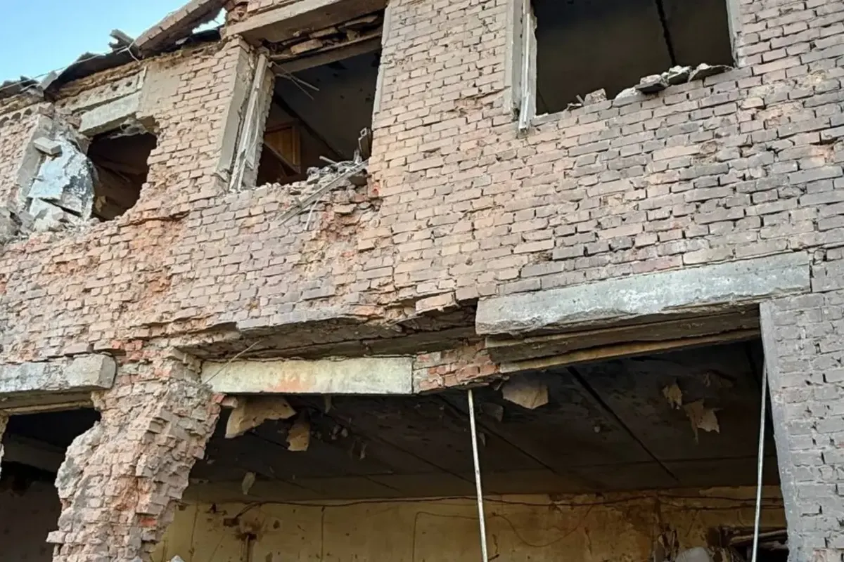 Росіяни вдарили КАБами по Сумах: постраждали 11 людей, серед них троє дітей