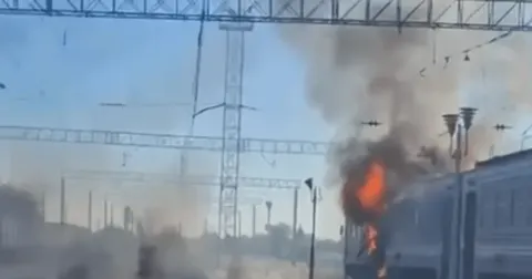 Удар по потягу Дніпро—Запоріжжя: рятувальники шукають провідницю