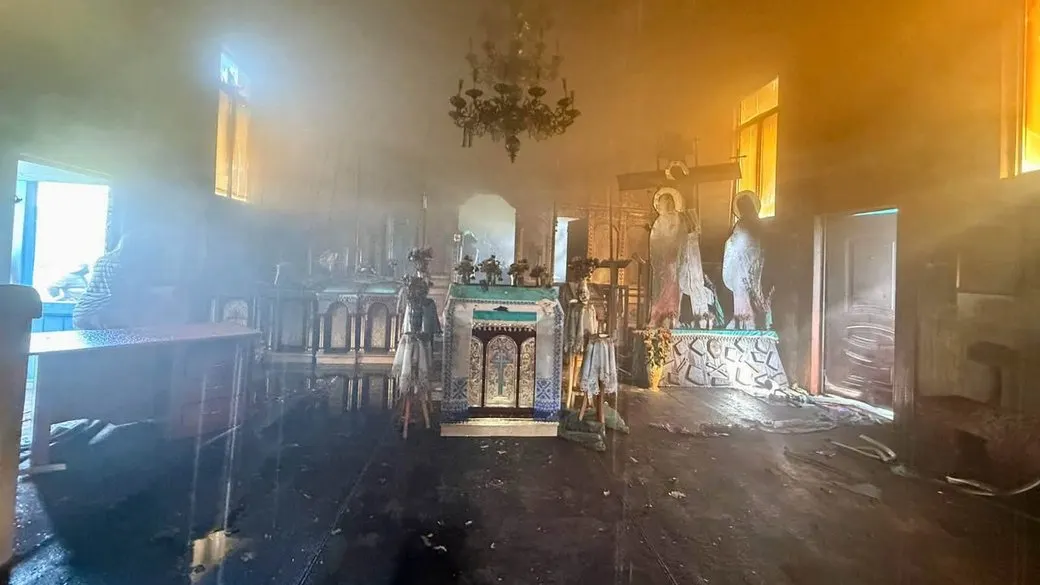 На Волині пожежа пошкодила дерев'яну церкву