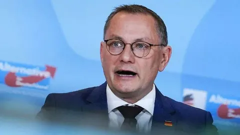АдН тисне на Мерца: «Їдьте до Москви й говоріть»