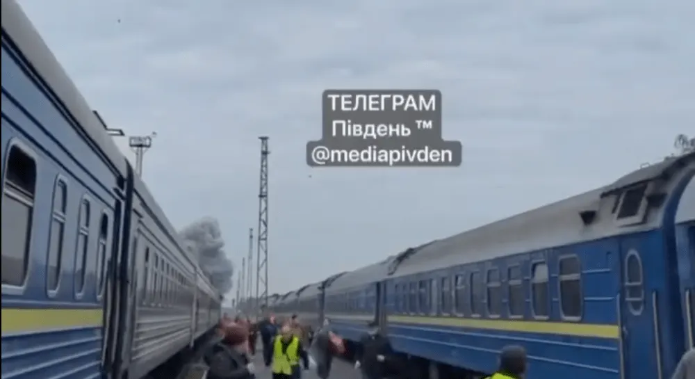 Другу добу поспіль РФ атакує залізницю: на Волині дрон влучив у локомотив потяга Київ — Варшава