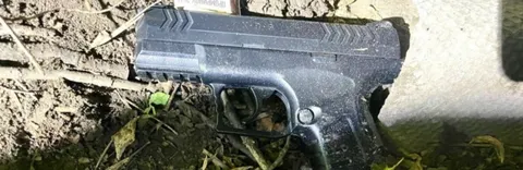 «Вистрілив в око»: на пляжі у Первомайську 15-річний хлопець тяжко поранив дівчи