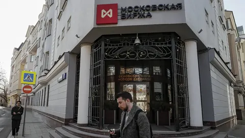 Росіяни рекордно понесли гроші на біржу та за квартал втратили сотні мільярдів