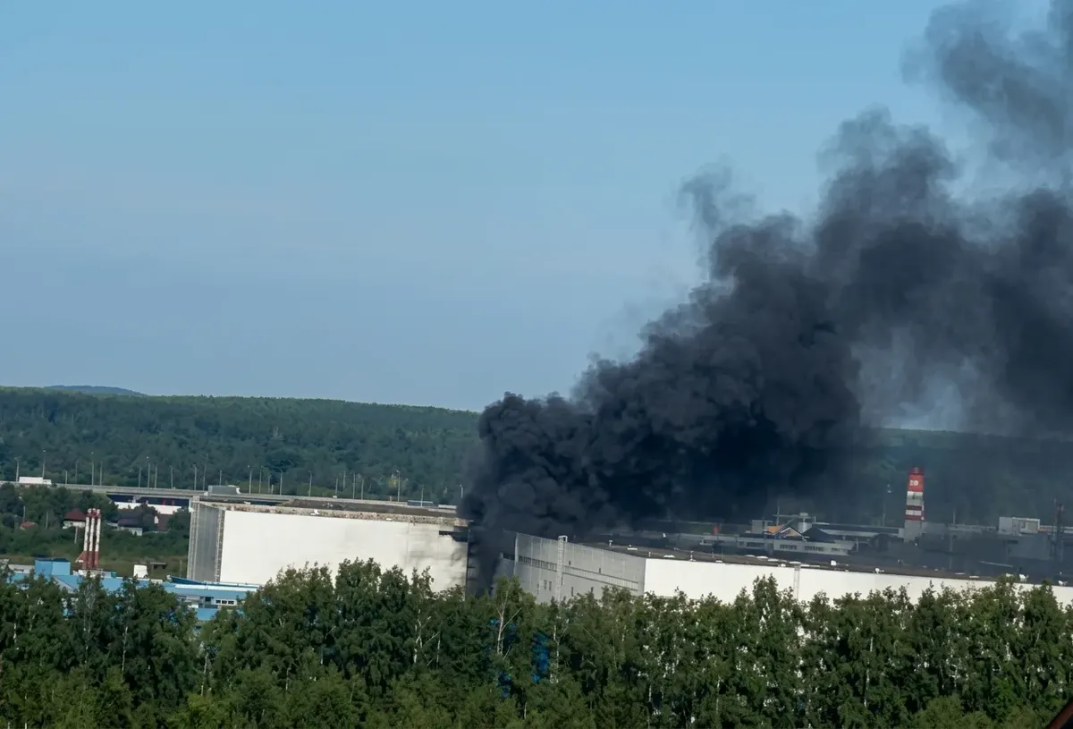 Атака на склад Wildberries у Єкатеринбурзі: пожежа, евакуація та обмеження поставок