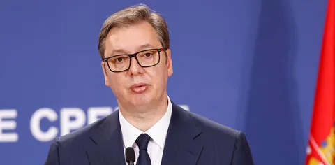 Вучич назвав дату відставки і хоче об'їхати країну вантажівкою