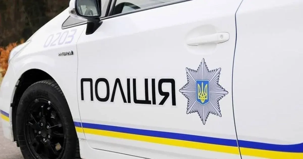 На Одещині арматурою розбили поліцейське авто, аби не віддати знайомого ТЦК
