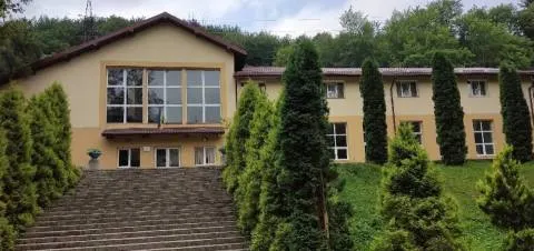 Турбазу «Карпати» перетворять на центр нацспротиву: новий підрядник і 42 мільйони
