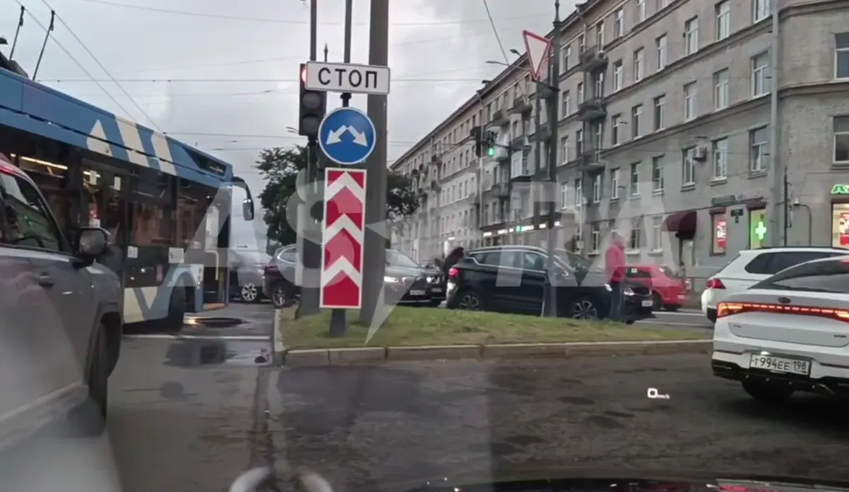 Під Петербургом — 2-кілометрові черги до АЗС: пального дають не більше 60 літрів