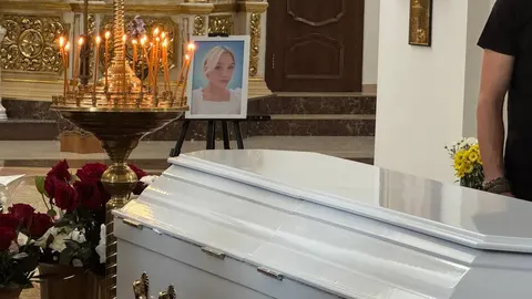 «Любила працювати з дітьми»: у Кривому Розі попрощалися з 18-річною жертвою атак