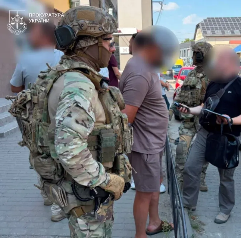 Вимагав $50 тисяч і погрожував гранатою: що відомо про справу